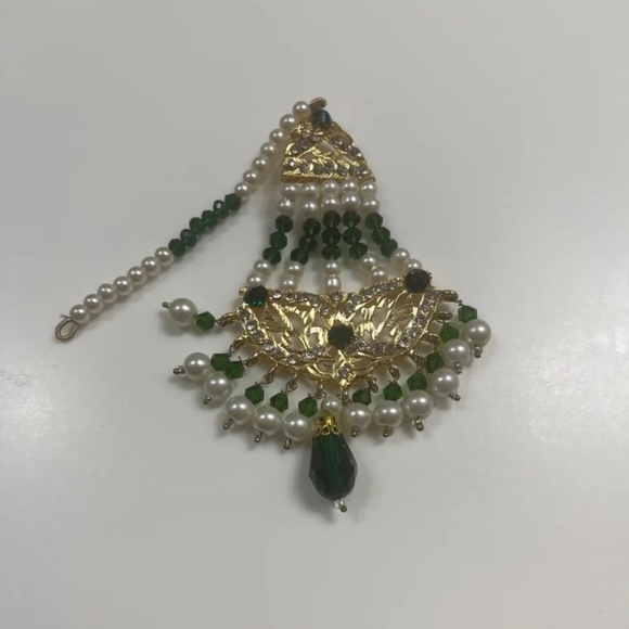 Eclectic Statement Kundan Style Indian Earrings Gold W/Green White Beads New - Picture 8 of 9